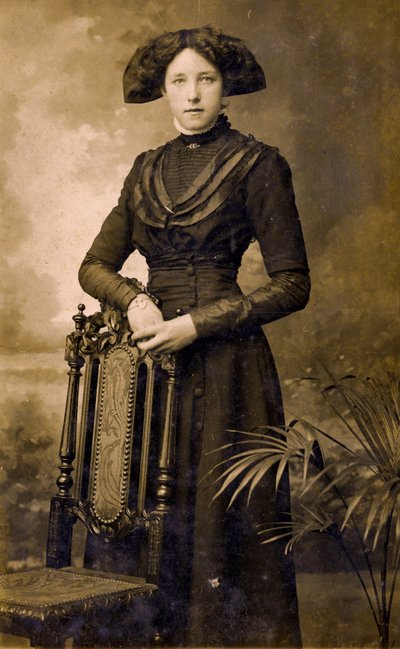 Ritratto di una donna edoardiana, Eastbourne c.1908 da . .