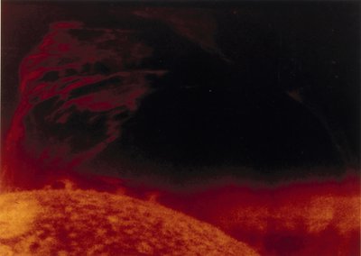 Brillamento solare visto in luce elio 3, fotografato da Skylab da Henry Charles Fehr