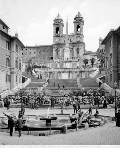 Vista di Piazza di Spagna: in primo piano c