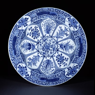 Piatto blu e bianco, periodo Kangxi, c.1700 (porcellana) da Chinese School