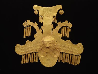Ornamento per copricapo con teste affiancate da coccodrilli crestati da culture Calima