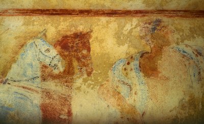 Processione funebre con cavalli e figure maschili, affresco, dettaglio, Tomba dei Demoni Azzurri, Necropoli di Tarquinia (Patrimonio Mondiale dell