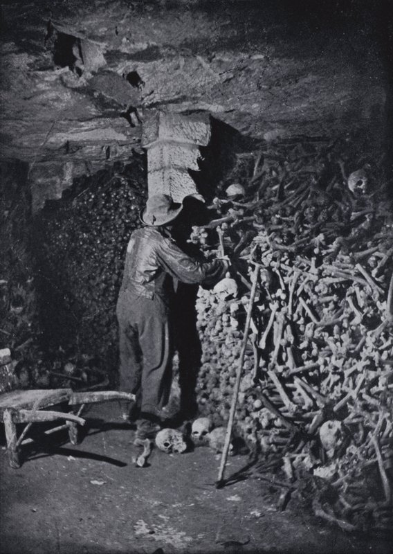 Nelle catacombe di Parigi da Nadar