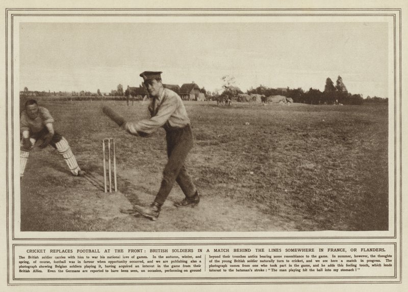Il cricket sostituisce il calcio al fronte, soldati britannici in una partita dietro le linee da qualche parte in Francia o nelle Fiandre da (after) English photographer