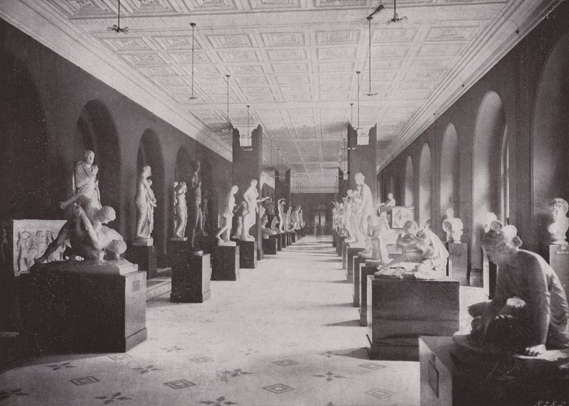 Sala delle sculture, Victoria and Albert Museum da (after) English photographer