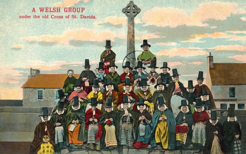 Gruppo gallese, Vecchia Croce, St Davids da (after) English photographer