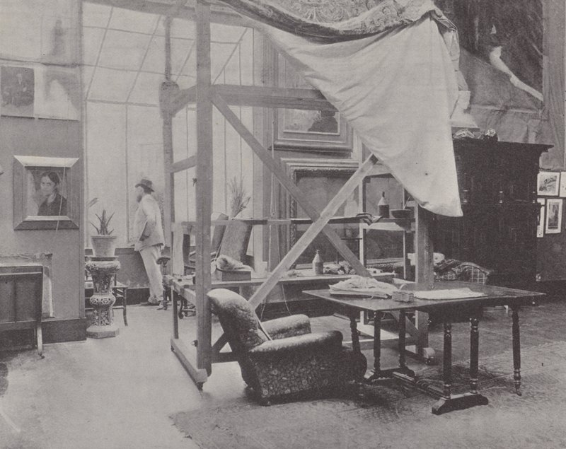 Il pittore francese Paul-Albert Besnard nel suo studio da (after) French Photographer