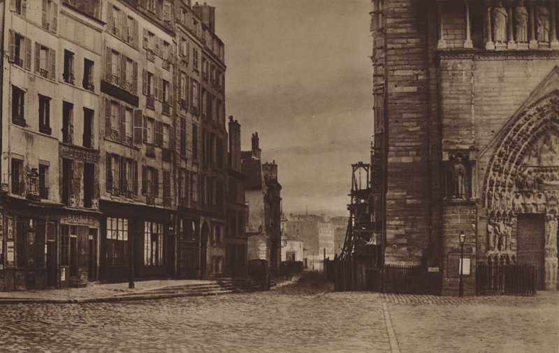 La rue du Cloître-Notre-Dame, vista dal Parvis verso il 1865 da (after) French Photographer