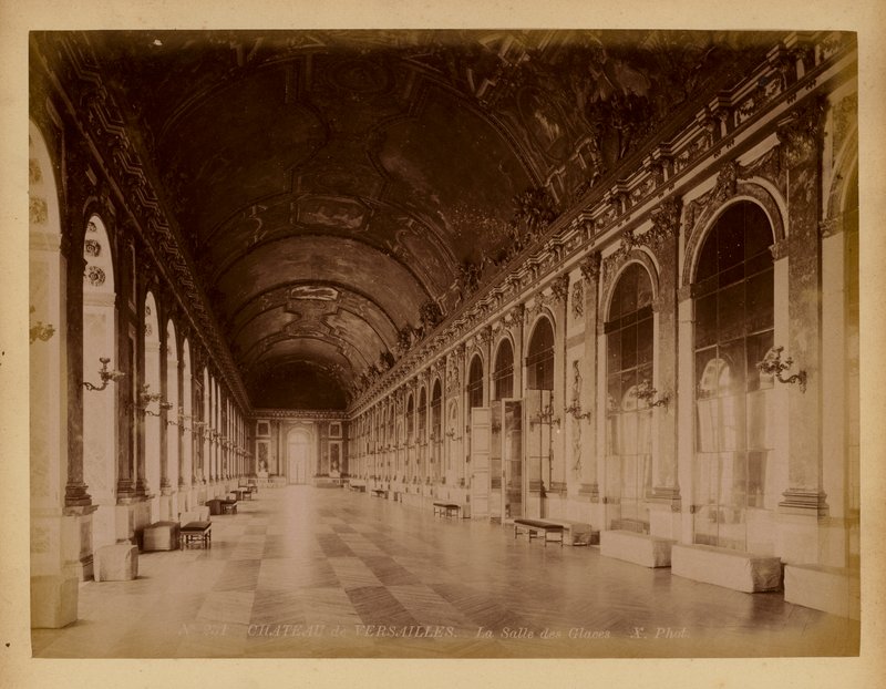 Parigi: Versailles, La Sala degli Specchi da (after) French Photographer