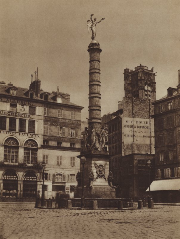 Place du Chatelet, la fontana è nella sua posizione originale da (after) French Photographer