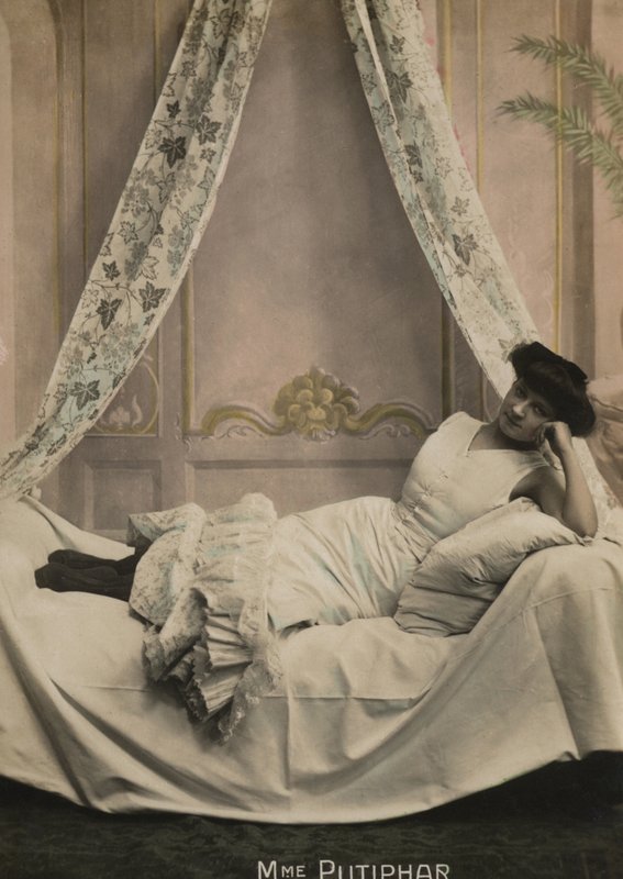 Ragazza sdraiata da French Photographer