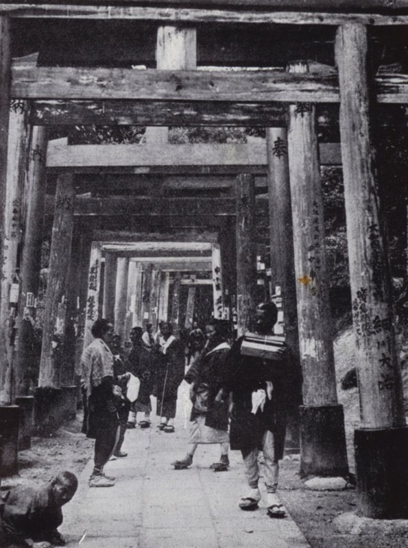 Approccio al Tempio Shinto di Inari da American Photographer (after)