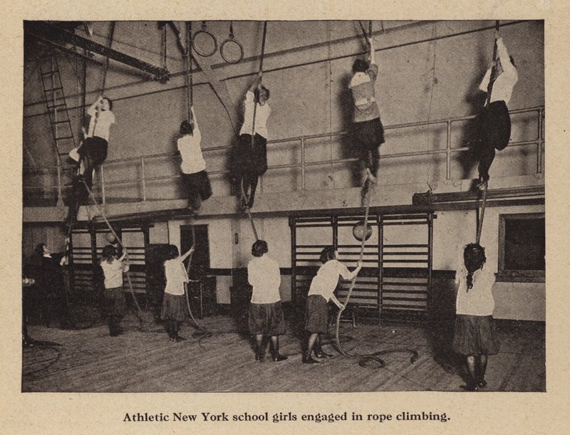 Ragazze atletiche di New York impegnate nell