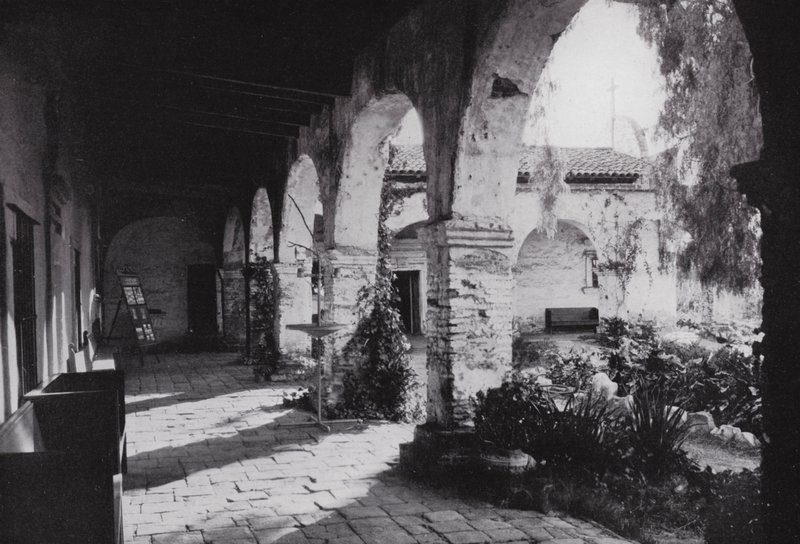 California: Missione San Juan Capistrano, fondata nel 1776, a sud di Los Angeles da American Photographer (after)