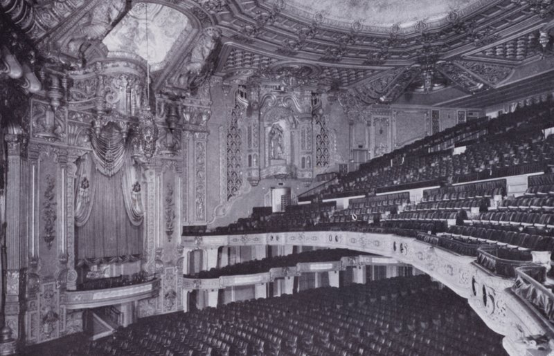 Chicago: Interno del Teatro Orientale da American Photographer (after)