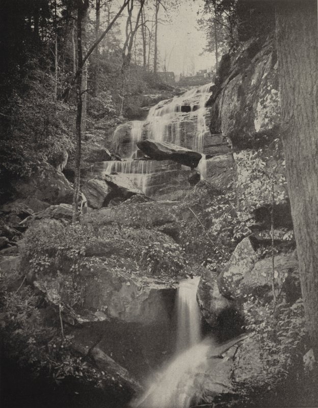 Cascata di Fall Creek, Carolina del Nord (foto in b/n) da American Photographer (after)