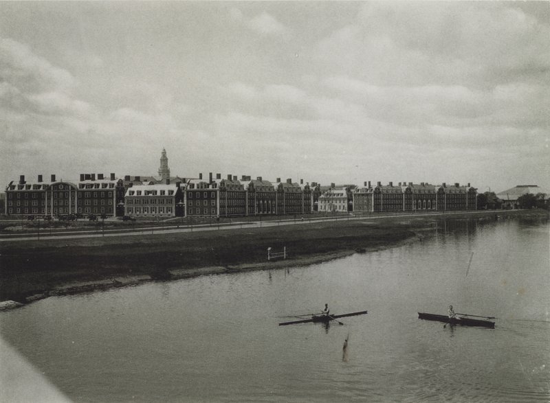 Università di Harvard: Scuola di specializzazione in amministrazione aziendale dal fiume Charles da American Photographer (after)