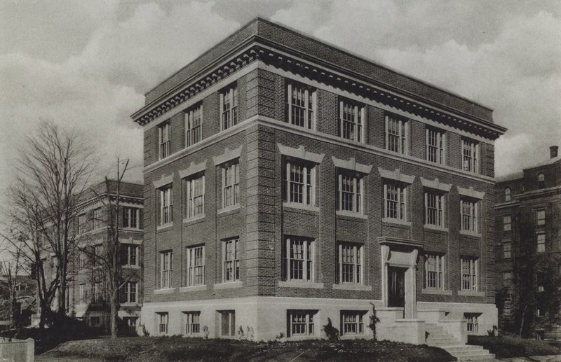 Università di Harvard: Wolcott Gibbs Memorial Laboratory, T Jefferson Coolidge Chemical Laboratory da American Photographer (after)