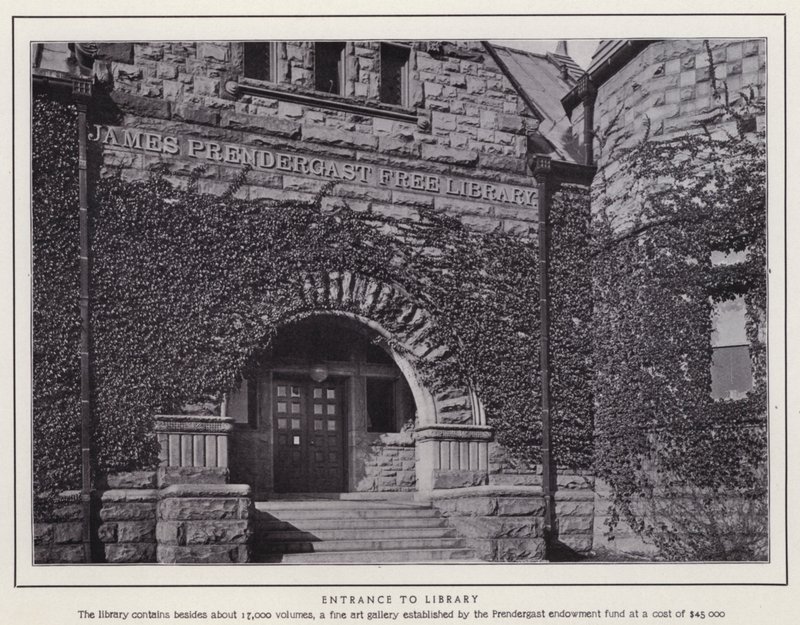 Jamestown, NY: Ingresso alla Biblioteca da American Photographer (after)