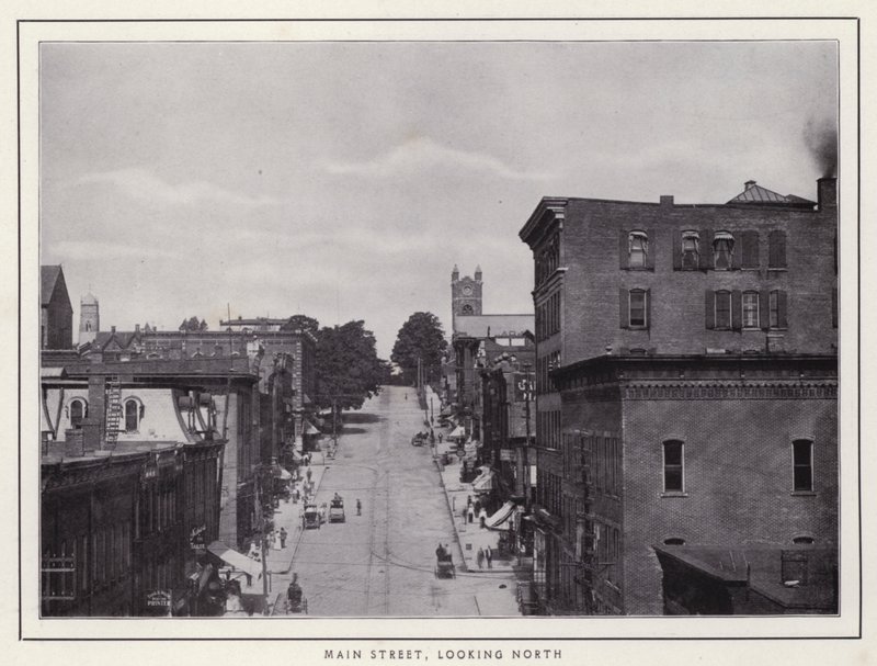 Jamestown, NY: Main Street, vista verso nord da American Photographer (after)