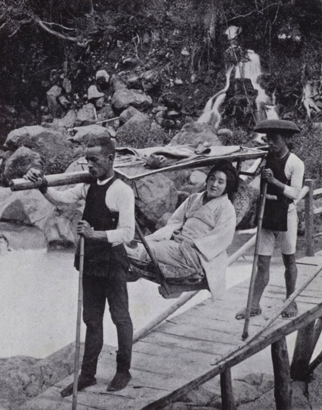 Signora giapponese che attraversa il fiume Daiya vicino a Nikko da American Photographer (after)