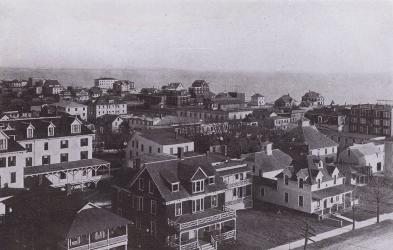 Old Orchard Beach, Maine: Il villaggio guardando a est dalla Old Orchard House da American Photographer (after)