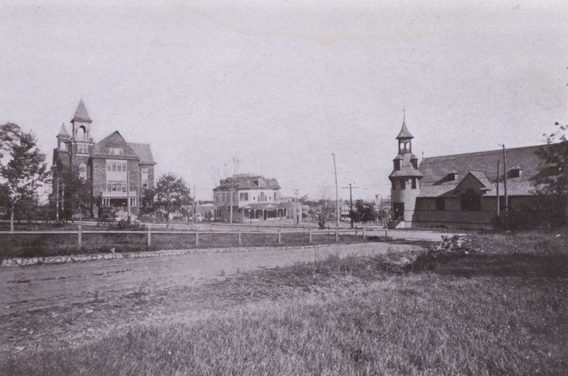 Old Orchard Beach, Maine: Municipio e Biblioteca Pubblica; Ufficio Postale; Chiesa di Santa Margherita da American Photographer (after)