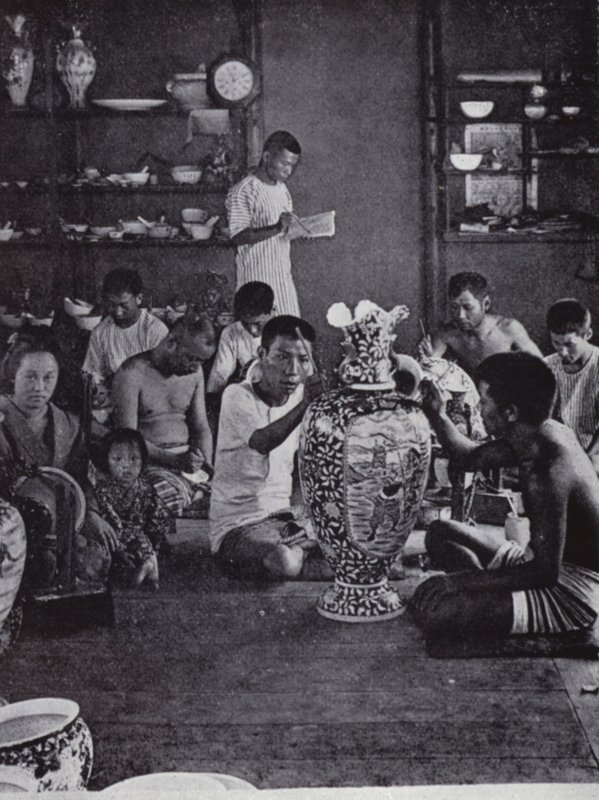 Decoratori di porcellana al lavoro, nelle famose fabbriche Kinkosan ad Awata, Kioto da American Photographer (after)