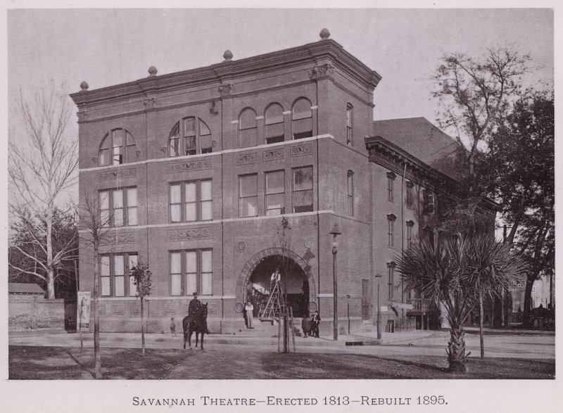 Teatro di Savannah, eretto nel 1813, ricostruito nel 1895 (foto in bianco e nero) da American Photographer (after)