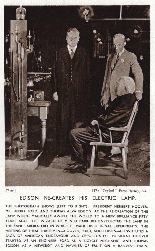 Thomas Edison ricrea la sua luce elettrica per il Presidente Herbert Hoover e Henry Ford (foto in b/n) da American Photographer (after)