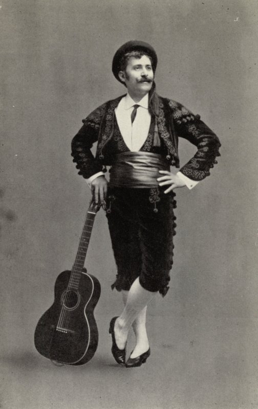 Guiseppe Campanari, nel ruolo di Figaro, in "Il barbiere di Siviglia" (foto b/n) da American Photographer