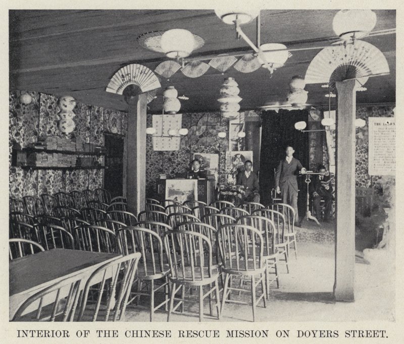 Interno della Missione di Soccorso Cinese in Doyers Street da American Photographer