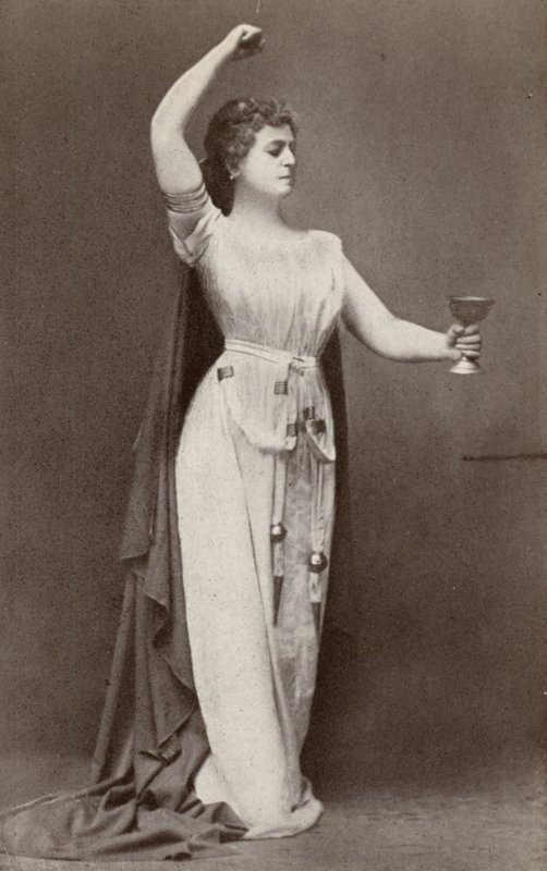 Lilli Lehmann, nel ruolo di Isotta, in "Tristan Und Isolde" (foto b/n) da American Photographer