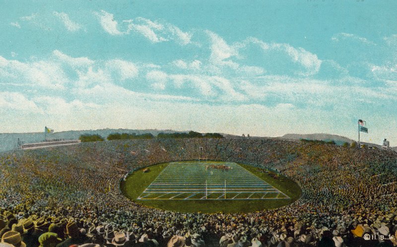 New Haven, Conn: "The Bowl", il grande stadio di football di Yale, con una capienza di 80.000 persone (foto a colori) da American Photographer
