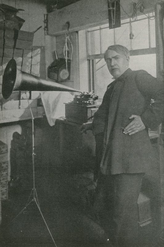 Thomas Edison nel suo laboratorio da American Photographer