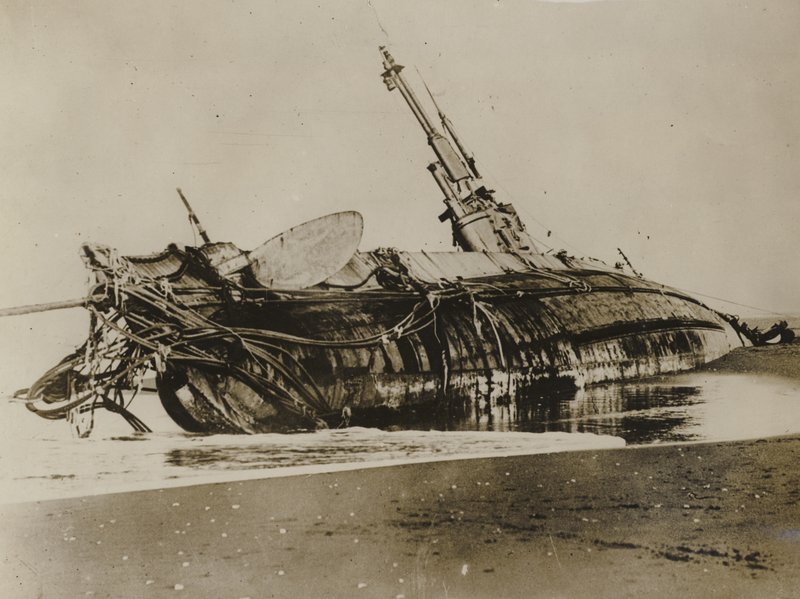 Sommergibile americano H3 naufragato, 1917 da American Photographer