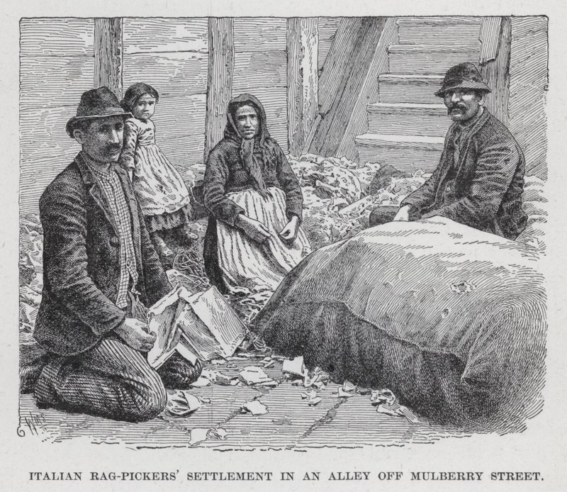 Insediamento di raccoglitori di stracci italiani in un vicolo di Mulberry Street (litografia) da American School