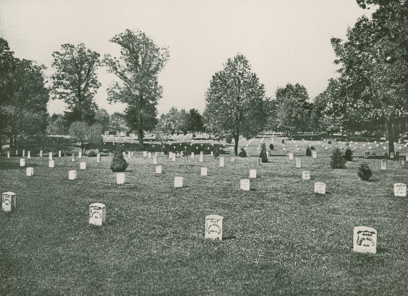 Tombe dei soldati, Arlington Heights da American School
