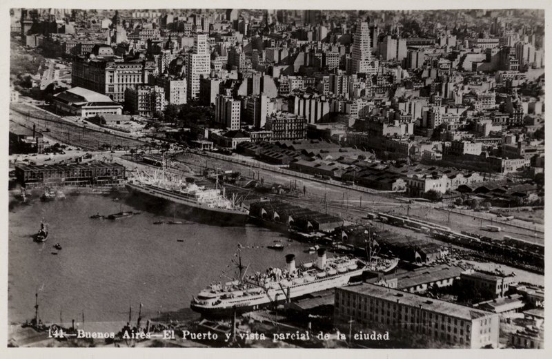 Porto e vista parziale della città, Buenos Aires, Argentina da Argentinian Photographer