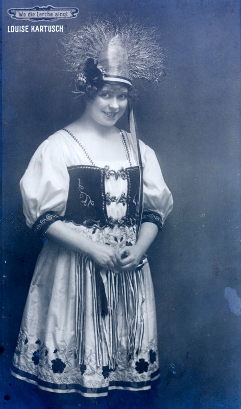 Louise Kartousch, cantante d
