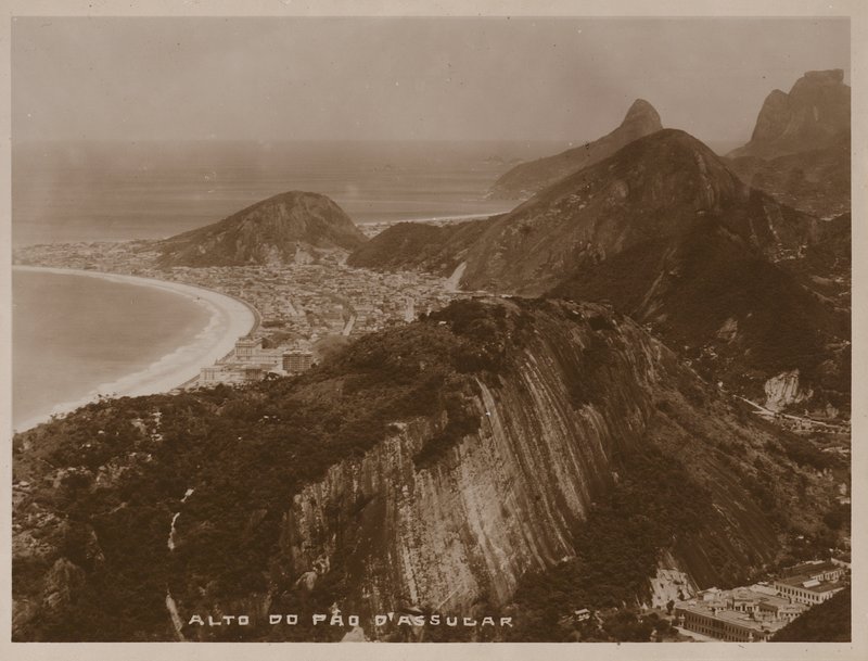 Vista dalla cima del Pan di Zucchero, Rio de Janeiro (foto b/n) da Brazilian Photographer