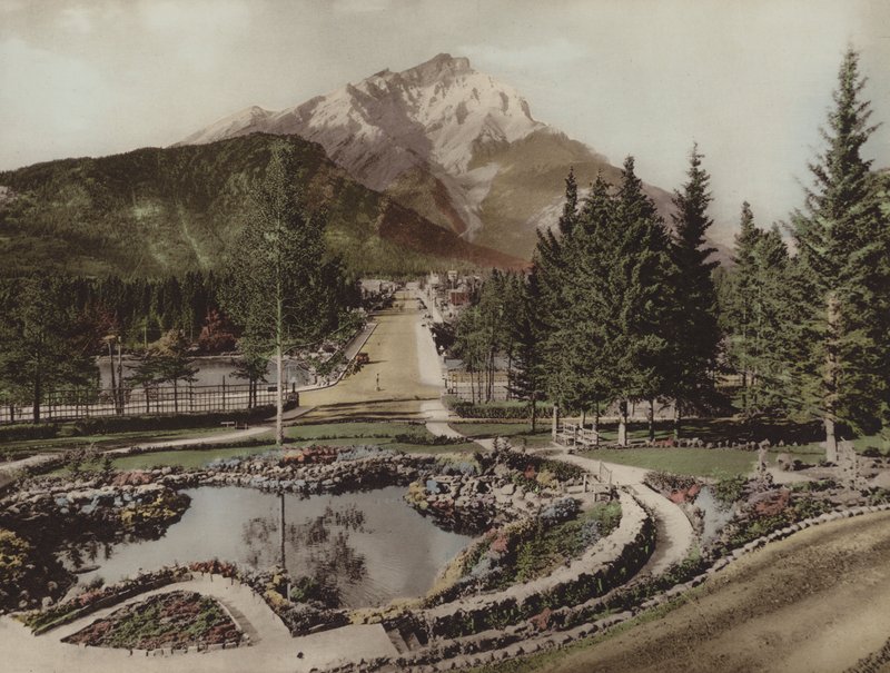 Montagna a Cascata e Piscina Riflettente, Banff da Byron Hill Harmon