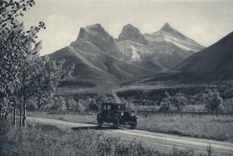 Le Montagne Rocciose canadesi: Tre Sorelle, Banff (foto b/n) da Canadian Photographer