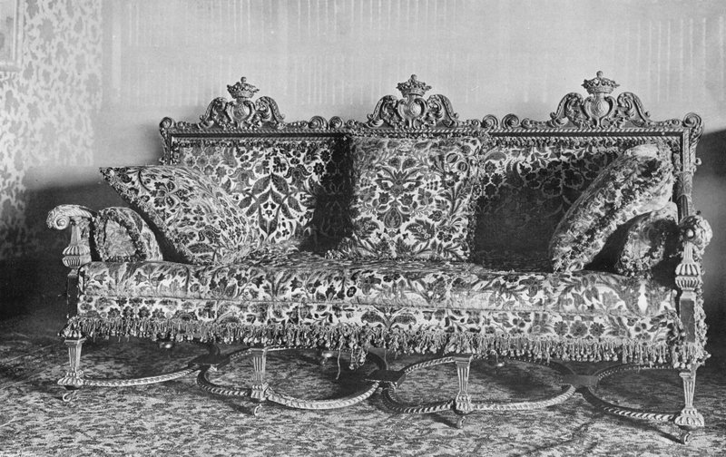 Grande Divano del Periodo di Guglielmo e Maria da Charles Latham