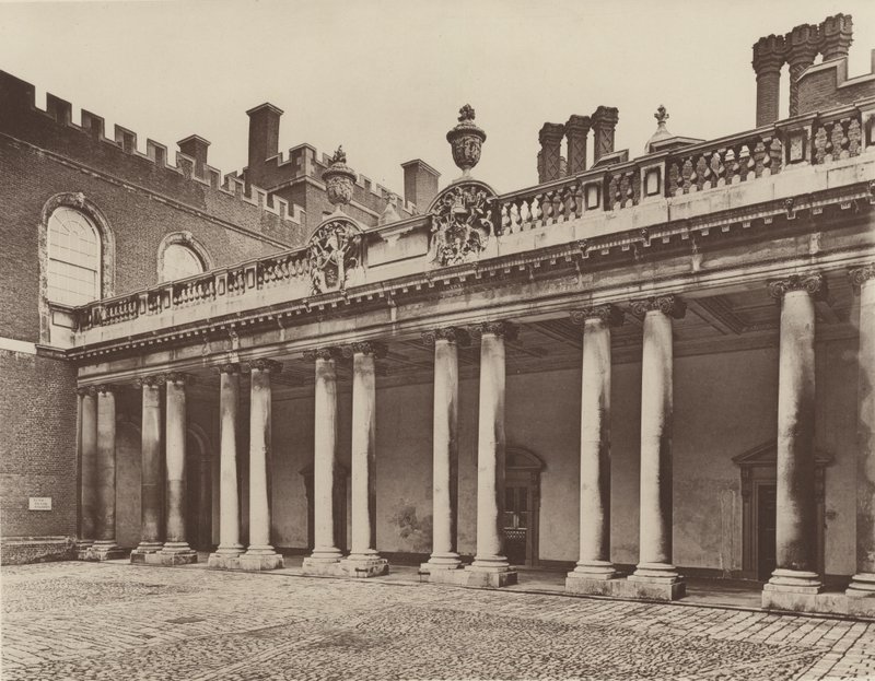 Hampton Court Palace, Colonnato all
