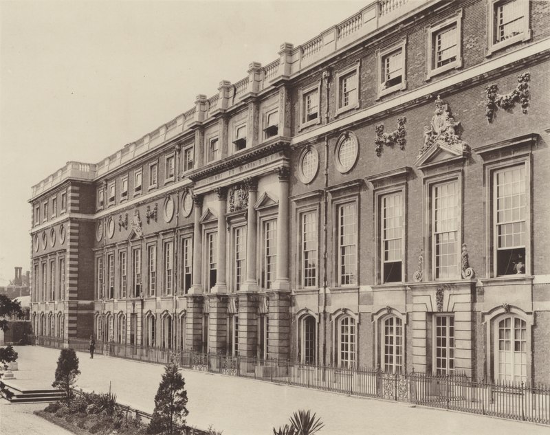 Hampton Court Palace, la Facciata sul Fiume da Charles Latham