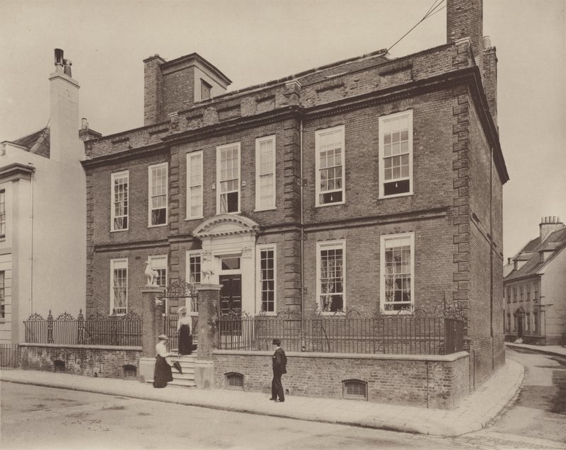 Swan House, Chichester da Charles Latham