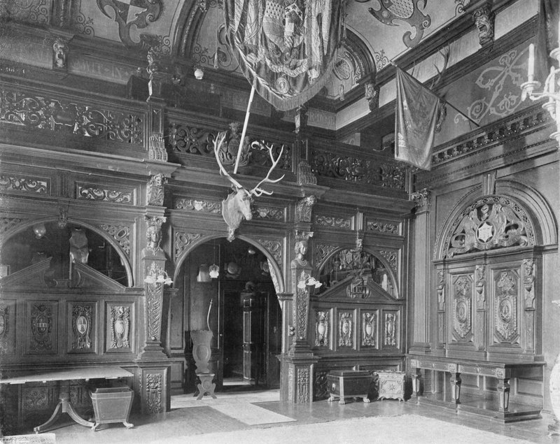 Lo schermo della sala da Charles Latham