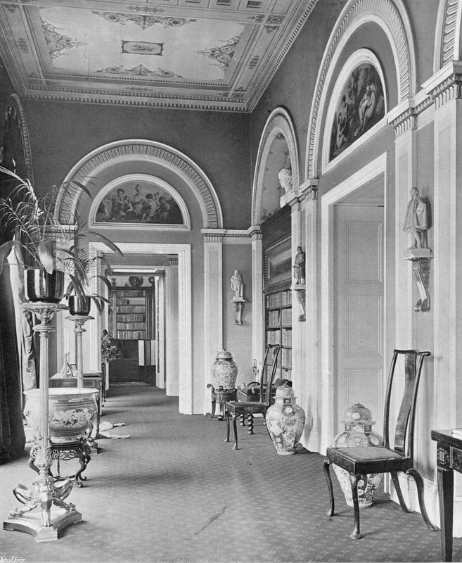 Il corridoio della biblioteca da Charles Latham