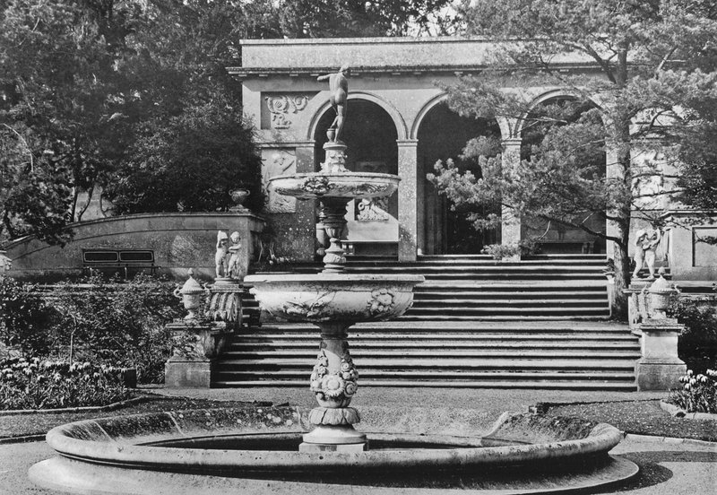 La loggia e la fontana da Charles Latham